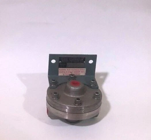 MOORE PRODUCTS 63SU B/M 12041S11DD Differential Type Flow Controller