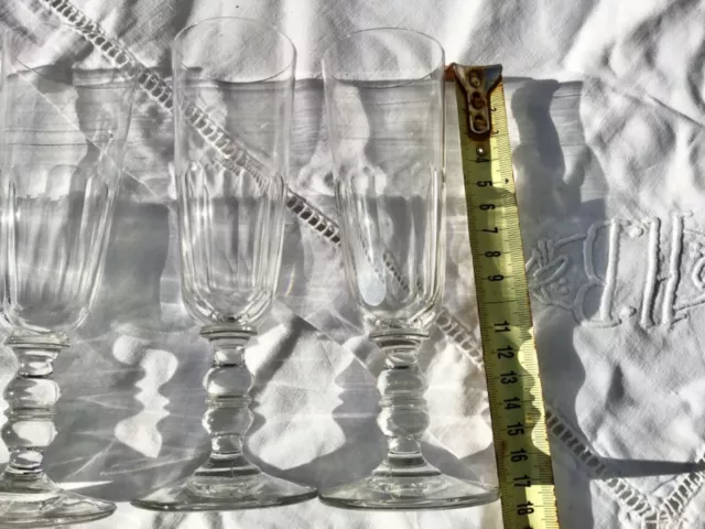 Lot de 4 flûtes à champagne anciennes en verre  à facettes XIXeme