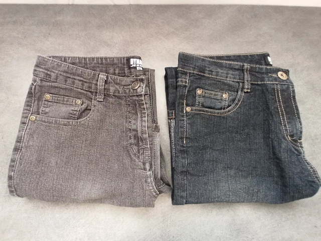 Un lot de 2 pantacourt en jeans bleu et noir pour femme taille 42