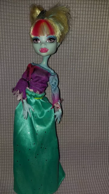 Monster High Art Class Abbey Bominable 2013 Doll Blue Abominable Snowman(1)