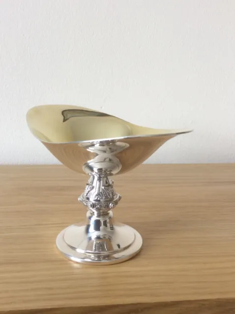 Impressive  solid sterling silver & gilt pedestal bowl with fox head stem 177g