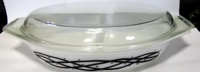 PYREX  Barbed Wire Casserole w/ Lid 1 1/2 Qt Divided Dish Promotional Pattern