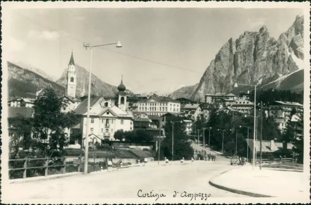 Italie, Cortina d&#039;Ampezzo, 1957  Vintage silver print.  Tirage argentique