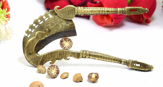 Collectible Vintage Indian Elephant Figure Brass Betel Seed Cutter. i12-186