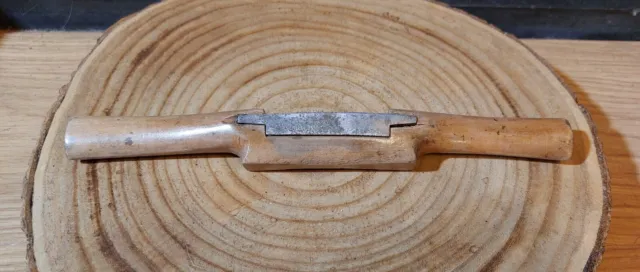Vintage Wooden Spoke Shave Carpentry Tool. 2 1/2" Blade.