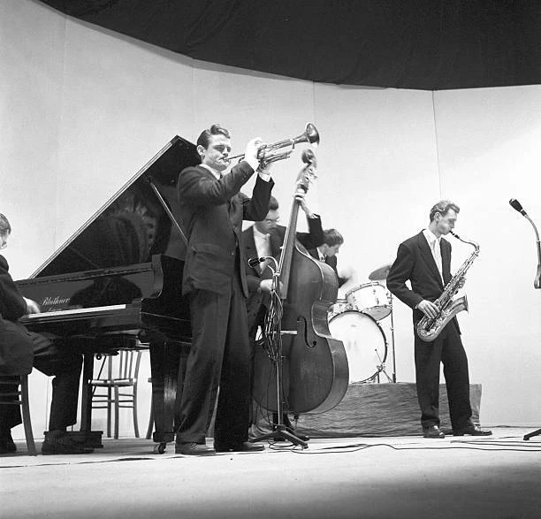 TRUMPET PLAYER CHET Baker performing in concert 1957 OLD PHOTO 1 EUR 6