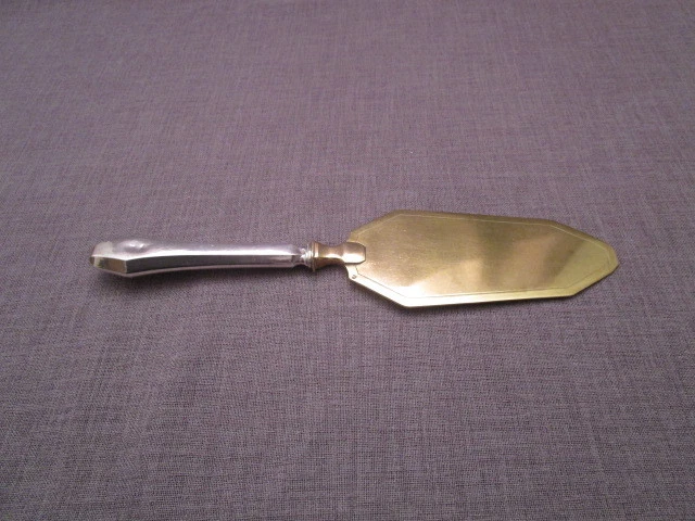 ② Pelle à gâteaux ancienne en argent avec dessus doré - Antiquités | Couverts