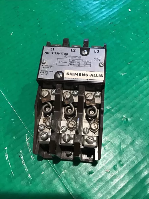 Siemens-Allis 3-Phase Breaker 6-200-3 200/230V  No 9115H17 8 K