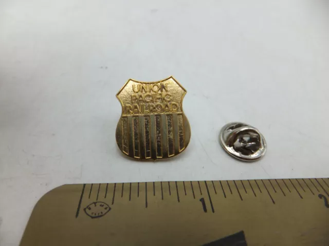 Vintage Union Pacific Railroad RR Logo Sign Train Gold Tone Hat Lapel Pin