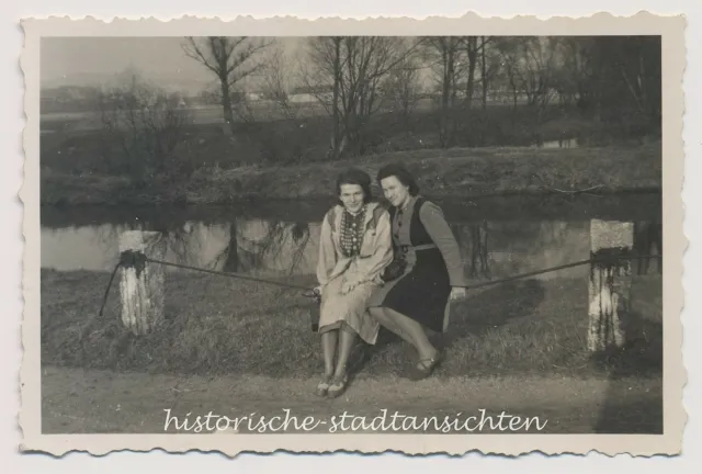 Hirschberg Riesengebirge - Zwei Frauen während d. Krieges - 2x Altes Foto 1940er