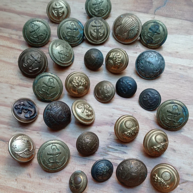 Lot De Boutons Anciens - Mélange Métal, Nacre, Etc. - Pour Bricolage, Couture, Création - Occasion
