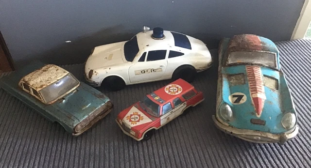 Voiture de course vintage jouet en tôle et plastique - Made
