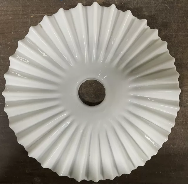 Lampadario a sospensione  liberty vetro opalino bianco vintage antico