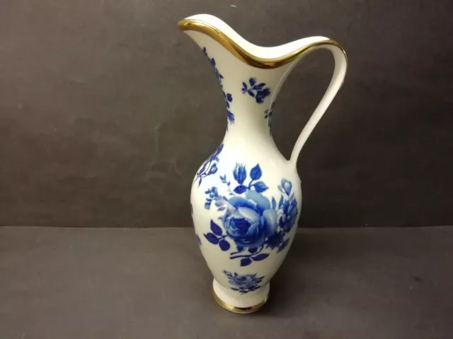 Alte Vase Henkelvase Krug Weiß mit blauen Blumen und Goldrand Echt Kobalt H 19,5 2