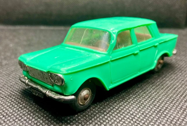 3x norev plastique anciens. 2 voitures et 1 camionnette. 1.43 - Collection
