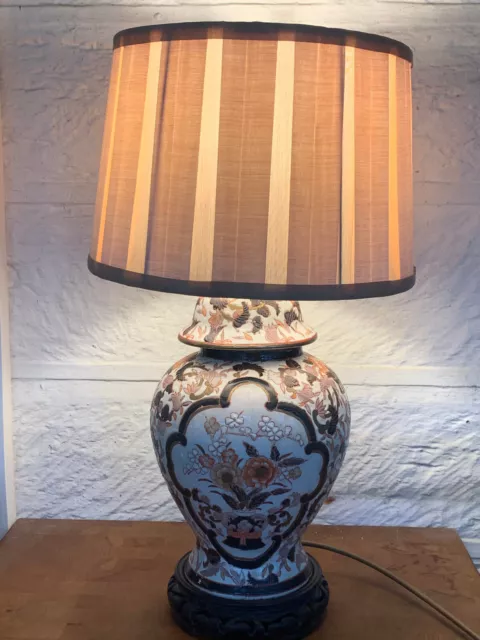 VINTAGE ORIENTAL CHINESE CERAMIC TABLE LAMP with PLEATED LAMPSHADE