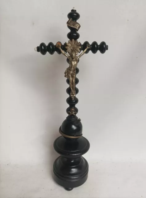 Crucifix en bois tourné et laqué noir Napoléon III fin XIXe siècle