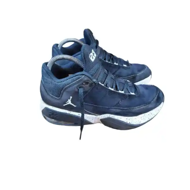Nike Air Jordan Aura Max 3 Basketball Shoes. Black. Size 6 Youth