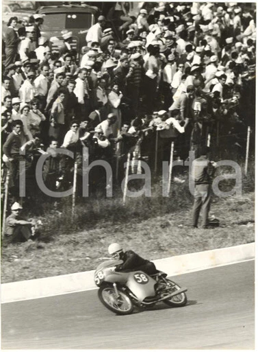1958 MONZA GP DELLE NAZIONI Pubblico osserva Emilio MENDOGNI su MOTO