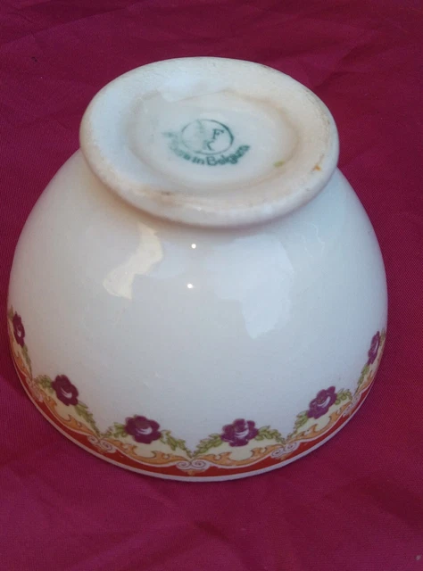 petit bol en faïence de BFK BELGIQUE decor floral Diamètre 8,8 cm. H 5,5 cm.