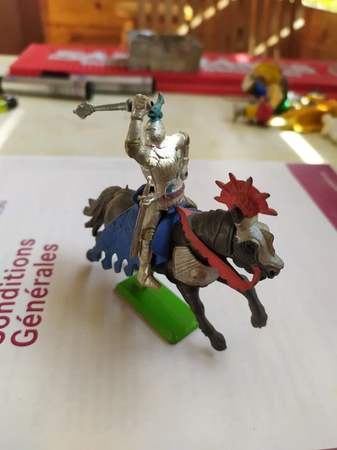Figurine Britains Chevalier Sur Cheval Avec Robe - Moyen Âge 1:32 Collection