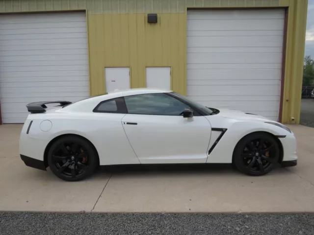 2010 Nissan GT-R Premium Very clean &amp; low miles Must see 3