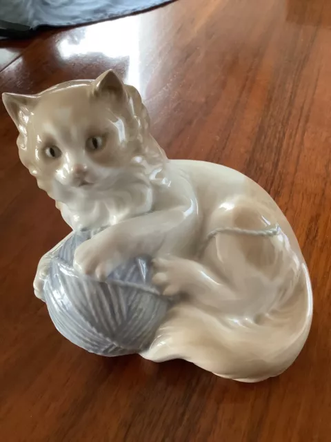 Katze mit Wollknäuel - NAO by Lladro Spain - 1978 - handmade