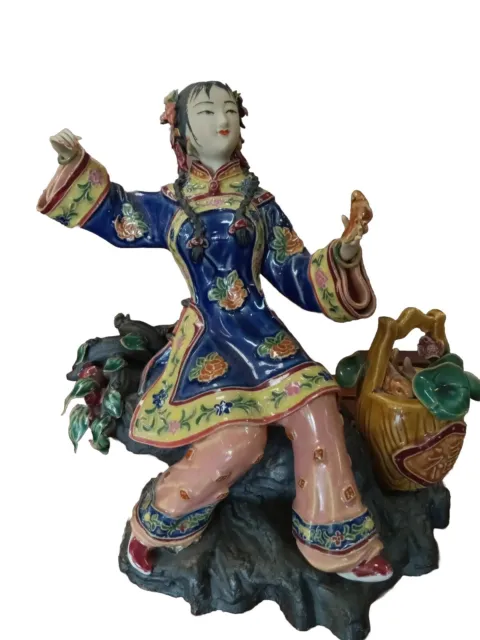 NICE Chinese Wucai porcelain Pottery Beauty Belle Woman GOLD FISH Lucky Statue
