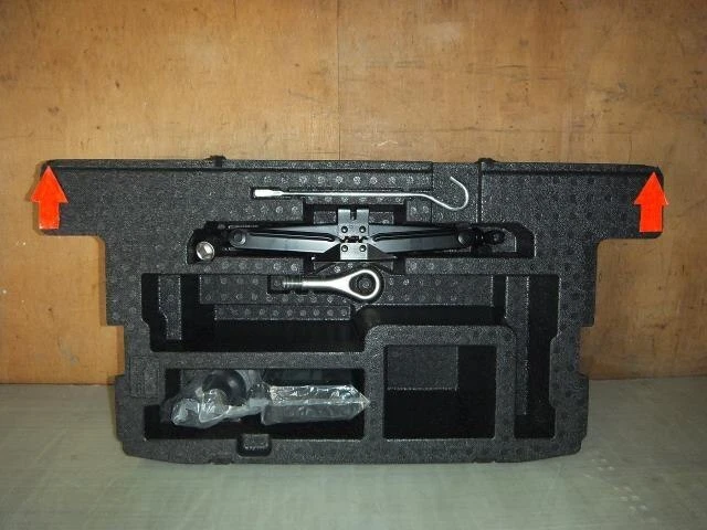 DAIHATSU Tanto 2013 DBA-LA600S Toolkit 09111B2040 [usato] [PA86309404]