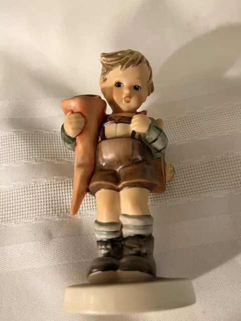 Goebel Hummel Figurine #80 "Little Scholar"