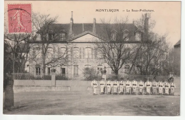 MONTLUCON - Allier - CPA 03 - Soldiers at the Sub-Prefecture