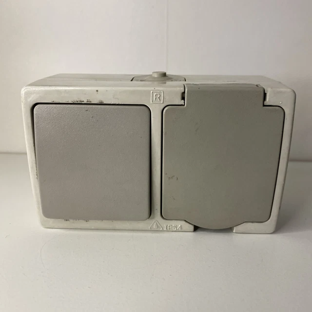 Legrand Mistral Interrupteur Va-et-vient + Prise 2P - Blanc - Plastique - Occasion