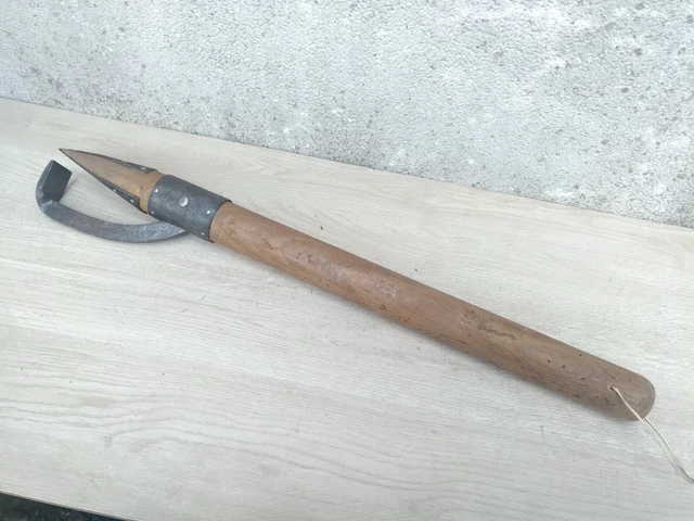 Anciens outils de tonnelier dans objets du xixe siècle et avant
