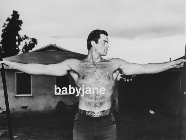 041 Clint Walker Barechested Working Out Beefcake Photo