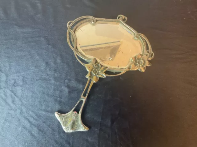 Ancien Miroir Art Nouveau , Face A Main En Bronze Argenté