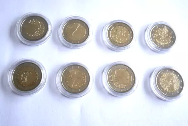 Lot  de  8  pièces  de  2  euros   commémoratives  - FINLANDE  - années diverses