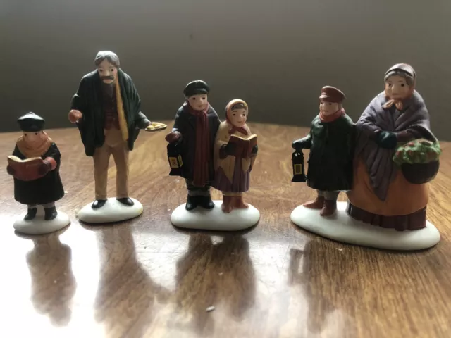 Dept 56, Dickens Village, CAROLERS ON THE DOORSTEP, 55700