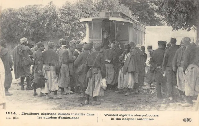 Cpa Guerre Tirailleurs Algeriens Blesses Installes Dans Les Autobus D'ambulance