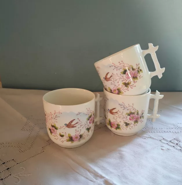 3 tasses café, ancienne porcelaine de Paris, décor Hirondelles peintes à la main