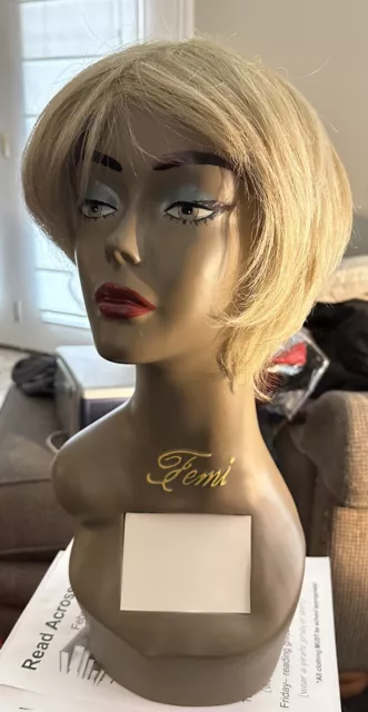Noriko Aderans Wig SKY #1649 Color Creamy Blonde Feathered Bob 100% Modacrylic Noriko Aderans Wig SKY #1649 Color Creamy Blonde Feathered Bob 100% Modacrylic