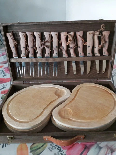 MALLETTE À ENTRECÔTE BBQ bon état avec planches et couverts pour 6