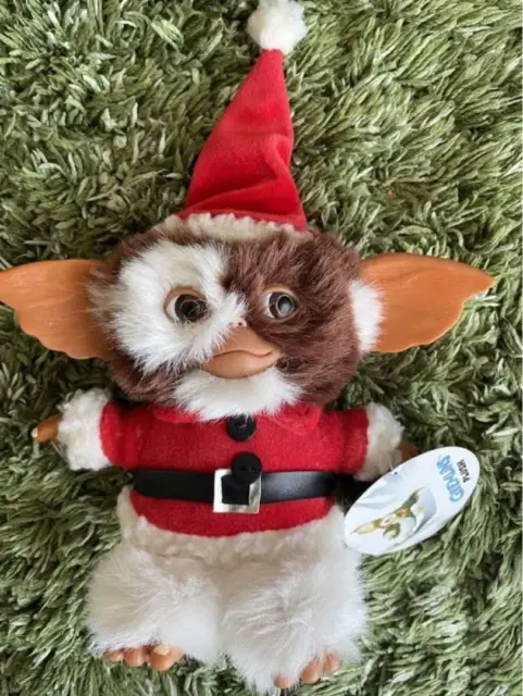 Neca Gremlins 13 Stylized Plush Holiday Gizmo With Santa Hat