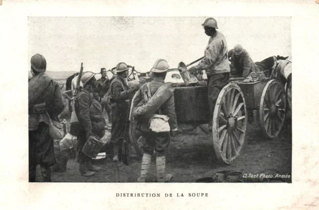 CPA Militaria - Armée Française - Distribution de la soupe (cantine ambulante)