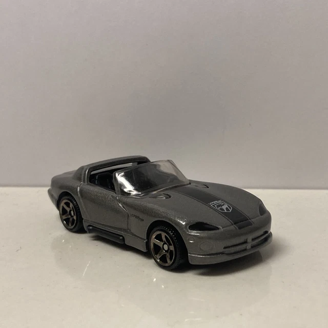 1997 97 Dodge Viper RT/10 Collectible 1/64 Scale Diecast Diorama Model