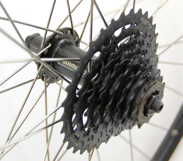 Hinterrad 28 Zoll Mit Zahnkranz 8 Fach HINTERRAD 28 ZOLL Hohlkammerfelge schwarz mit montierter 8-fach