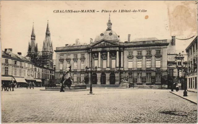 CPA CHALONS-sur-MARNE - Place de L'Hotel de Ville (126097)