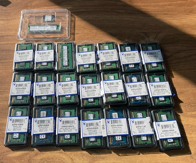 Lot: 2x 256GB SSD, 18 x 4GB DDR4 SODIMM, 3 x 4GB DDR3 SODIMM 