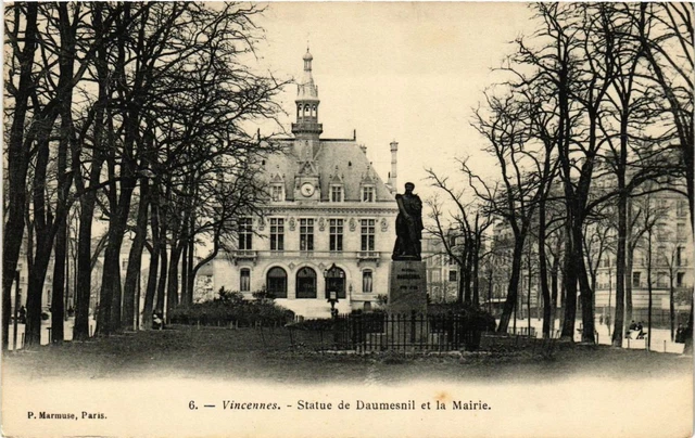 CPA AK VINENNES Statue of Thumbsnil and the Town Hall (672326)