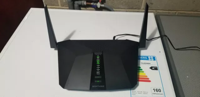 NETGEAR Nighthawk AX4 RAX40-100 router WiFi - AX 3000 dual-band