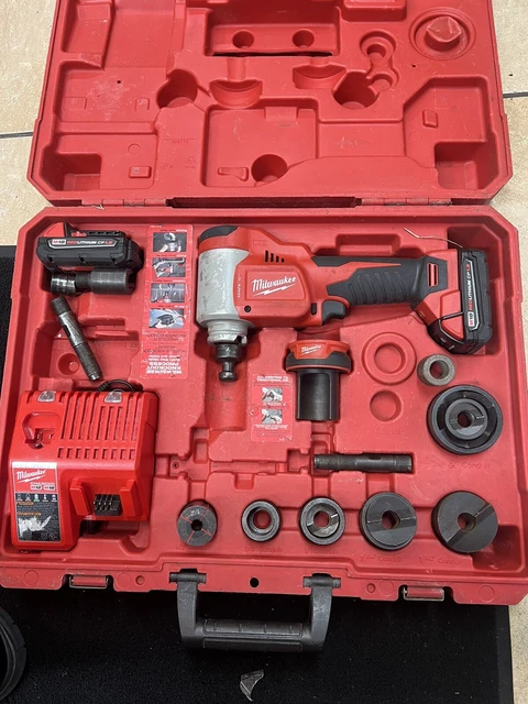 Milwaukee 2676-22 Force Logic M18 10-Ton Knockout Tool Kit Milwaukee 2676-22 Force Logic M18 10-Ton Knockout Tool Kit